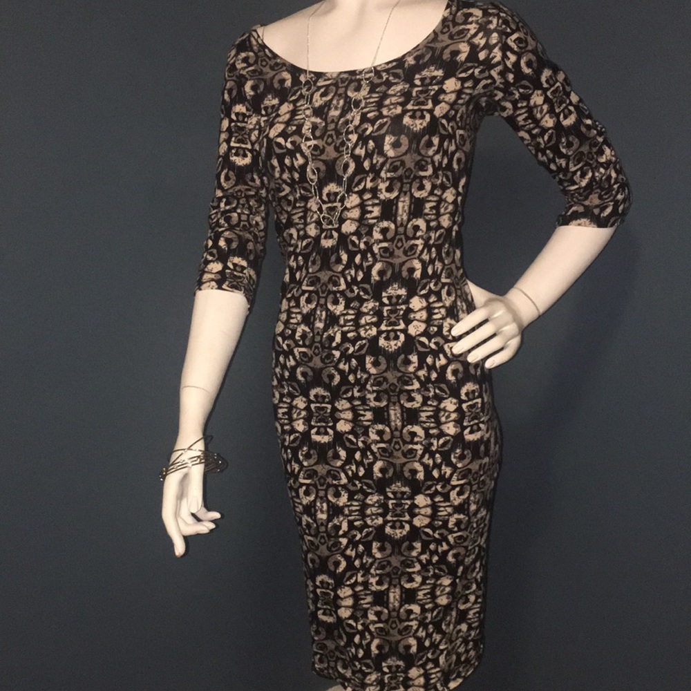 ❤️Women’s figure flattering dress NWT size S